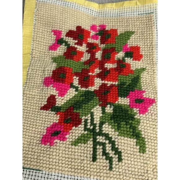 Vintage Needlepoint Red Pink Flowers Completed Finished Unframed 7"x9" - Picture 1 of 6